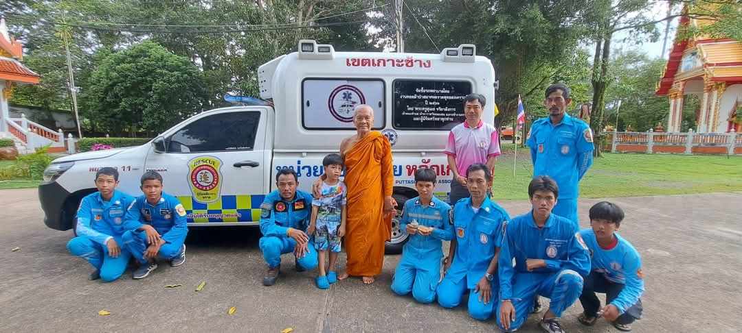 รถกู้ภัยและทีมงาน